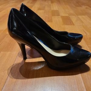 Nine West Pump Heels Black (Size 5)